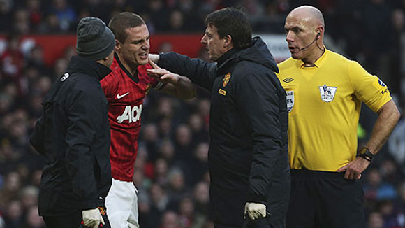 Vidic & Young chấn thương, Sir Alex lại đau đầu