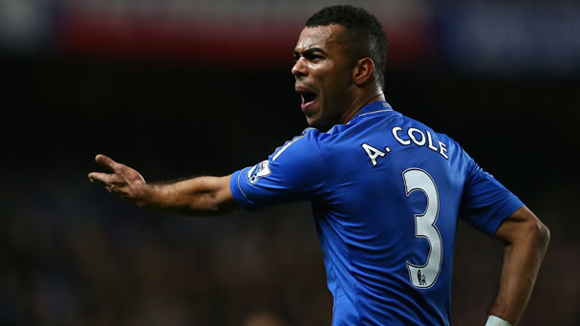 Barcelona đã liên hệ với hậu vệ Ashley Cole