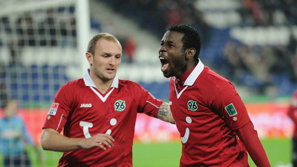 Siêu bàn thắng của Diouf trong trận Schalke 5-4 Hannover