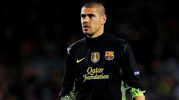 Barca mời chào lương khủng để giữ chân Valdes