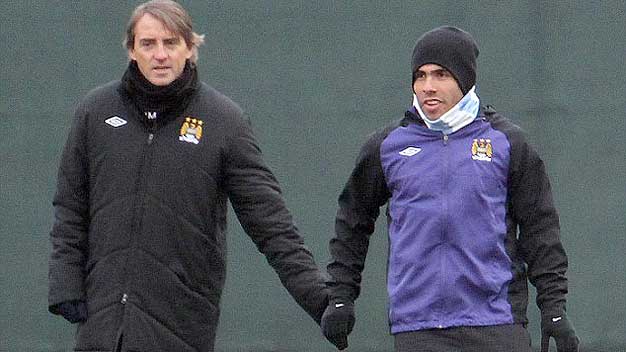 Mancini “tay trong tay” Tevez, sẵn sàng cho trận gặp Stoke