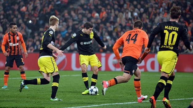Đến xem trận Shakhtar – Dortmund, 4 người chết vì tai nạn máy bay Đến xem trận Shakhtar – Dortmund, 4 người chết vì tai nạn máy bay