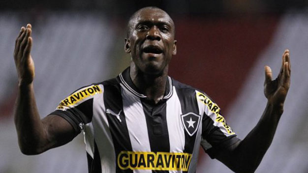 Seedorf nhận thẻ đỏ đầu tiên sau hơn 800 trận