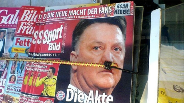 Ví Van Gaal với Hitler, 2 nhà báo bị cấm cửa