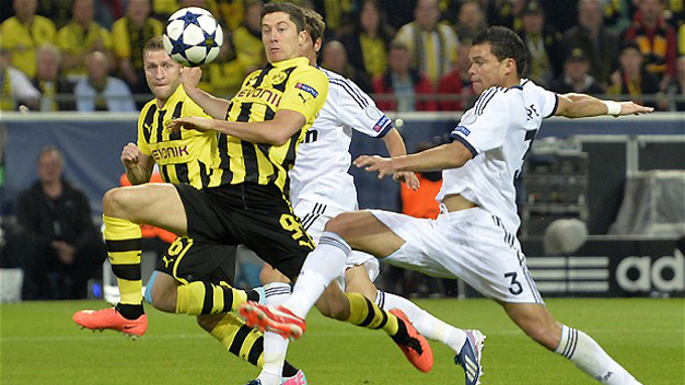 Mourinho dạy học trò phải phạm lỗi với Lewandowski