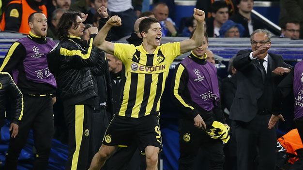 Mourinho nhắn tin “dụ dỗ” Lewandowski cùng tới Chelsea