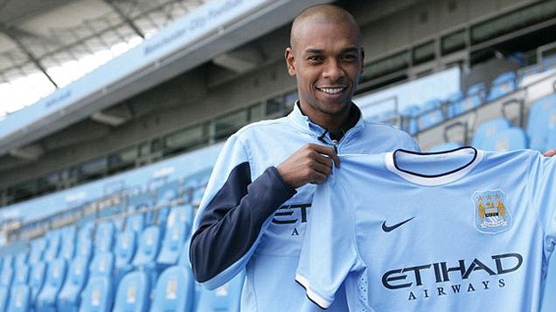 Man City bỏ 30 triệu bảng tậu Fernandinho