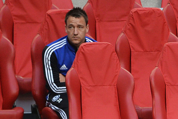 Mourinho cảnh báo Terry cứ liệu gương Casillas mà làm