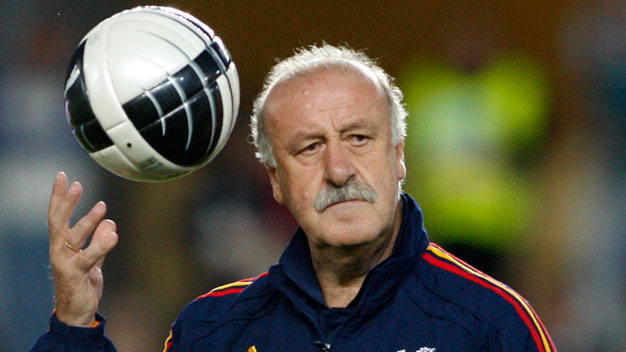 Bao giờ Del Bosque  mới thay Casillas, Villa?