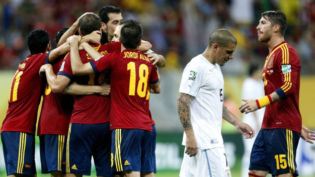 Chấm điểm Tây Ban Nha 2-1 Uruguay: Hay nhất Iniesta