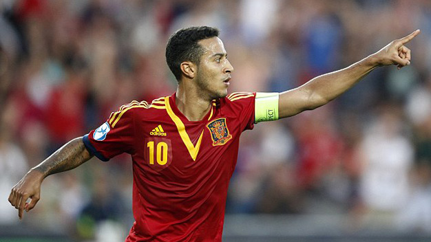 Thiago khiến M.U và Chelsea sốt sắng