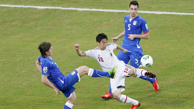 Chấm điểm Italia 4-3 Nhật Bản: Hay nhất Kagawa