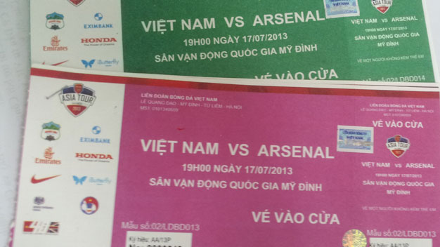 Trên tay bộ vé xem trận giao hữu Việt Nam – Arsenal