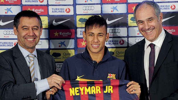 Neymar tiếp quản áo số 11 của Barca từ Thiago