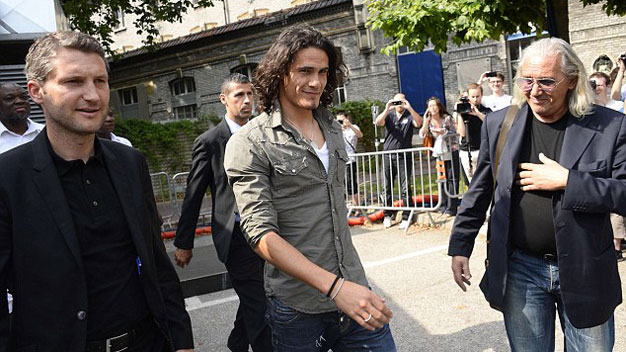 Cavani đã có mặt tại Paris kiểm tra y tế