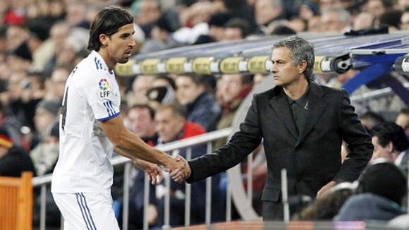 Khedira từ chối đến Chelsea