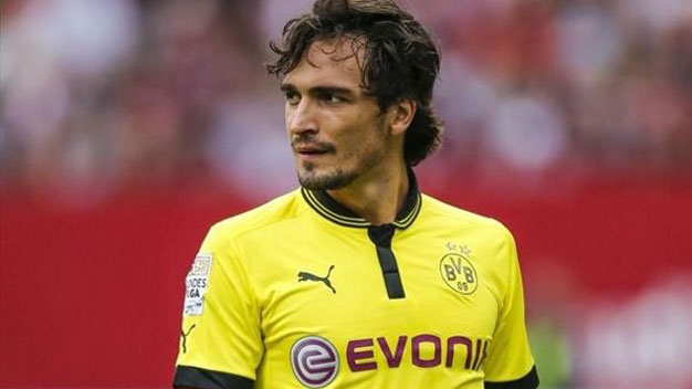 Hummels bất ngờ muốn tới Barca