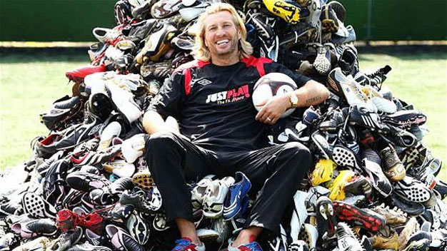 Robbie Savage chia sẻ cách sống khi bạn có nhiều tiền