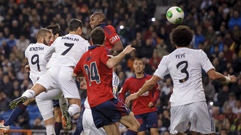 Real 2-0 Osasuna: Messi gọi, Ronaldo không trả lời