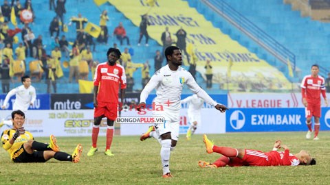 Bình luận V-League 2014: Khi bóng đá là nơi nương náu