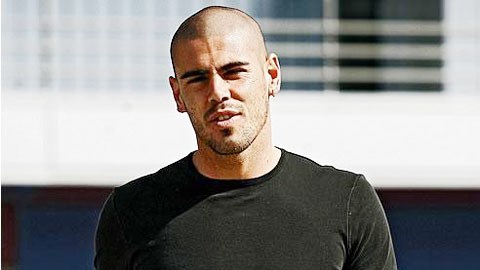 Man City mở rộng cửa đón Valdes