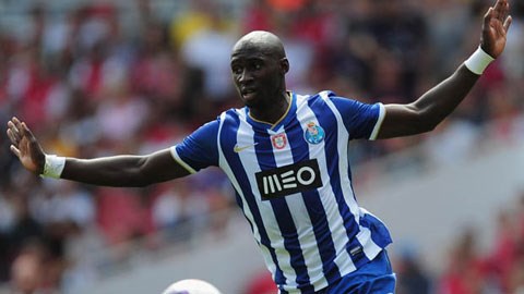 Barca cạnh tranh Mangala với các đại gia Anh