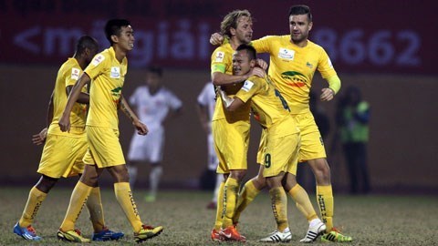 Bình luận: V-League sống dưới vó 