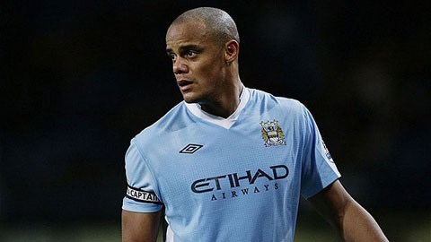 Barca nhắm Kompany và con trai HLV Poyet