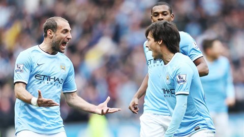 Hull City 0-2 Man City: Thẻ đỏ, nhưng không thể đổ