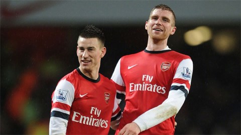 Koscielny và Mertesacker: Cặp trung vệ hay nhất nước Anh?