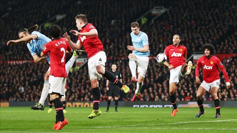 Man City phả hơi nóng vào Chelsea!