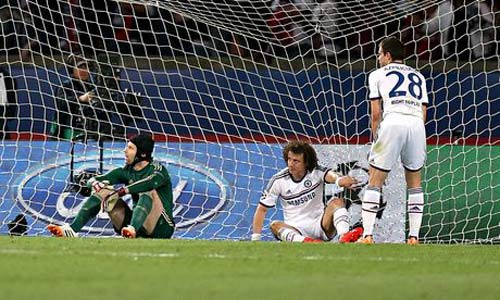 Chelsea thua PSG: Mourinho nên tự nhận lỗi - 1