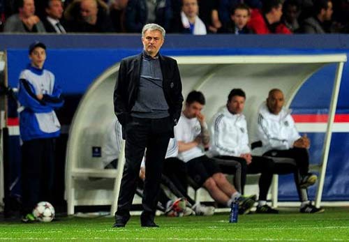 Chelsea thua PSG: Mourinho nên tự nhận lỗi - 2