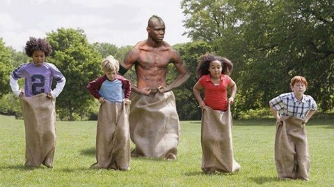 Cộng đồng mạng chế ảnh hài hước về Balotelli