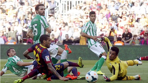 Barca chật vật bước vào đại chiến với Atletico Madrid