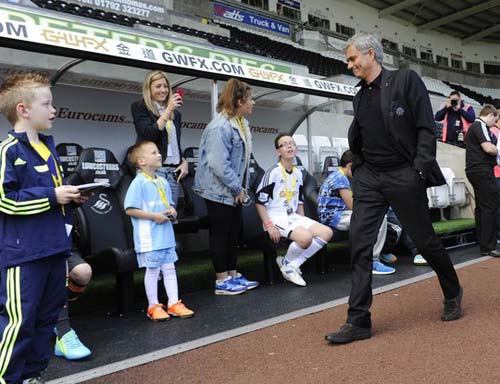 “Người đặc biệt” Mourinho bỗng trở thành “người im lặng”! - 2