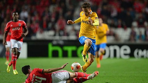 Điểm tin sáng 25/4: Valencia thua trắng Sevilla, Juve gục ngã trên đất Bồ