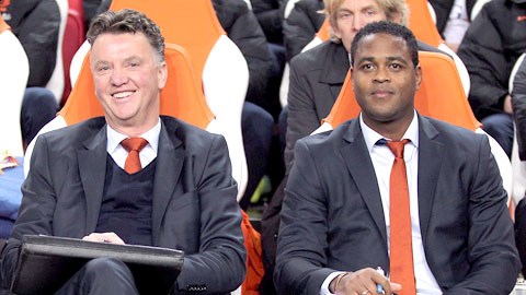 Tin nóng từ báo chí Anh: Van Gaal đồng ý dẫn dắt M.U