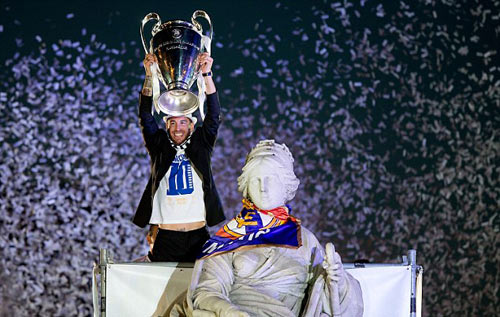 Ronaldo ăn mừng “decima” nổ tung thành Madrid - 10