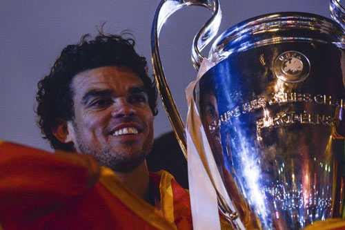 Ronaldo ăn mừng “decima” nổ tung thành Madrid - 13