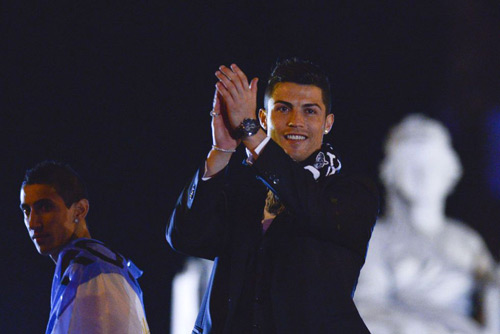 Ronaldo ăn mừng “decima” nổ tung thành Madrid - 14