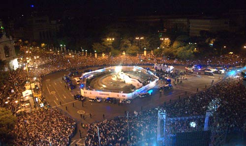 Ronaldo ăn mừng “decima” nổ tung thành Madrid - 5