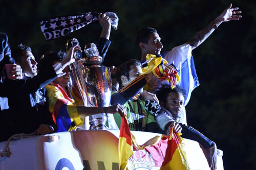 Ronaldo ăn mừng “decima” nổ tung thành Madrid - 8