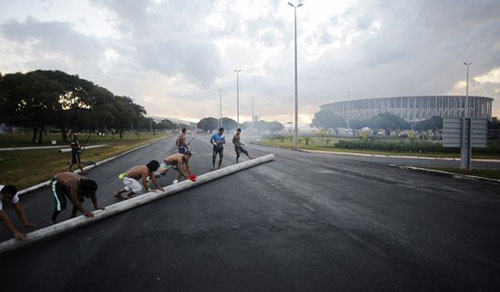 Đến lượt người da đỏ đòi tẩy chay World Cup 2014 - 7