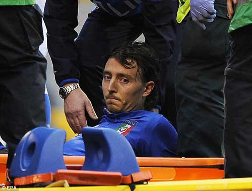 ĐT Italia nhận tin dữ: Montolivo gẫy chân - 1