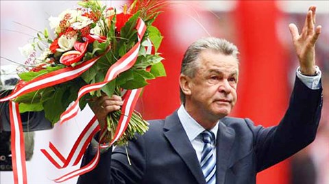 Ottmar Hitzfeld giải nghệ: Chia tay một huyền thoại Ottmar Hitzfeld giải nghệ: Chia tay một huyền thoại