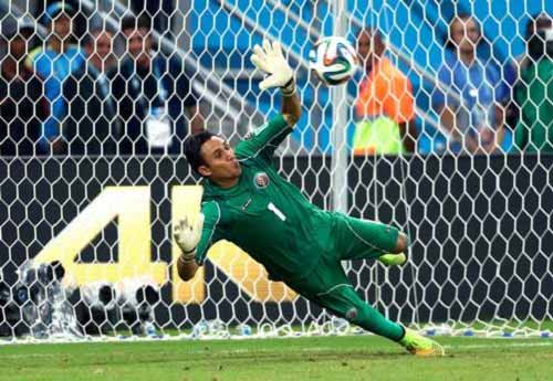 Real: Vỡ mộng Falcao, chờ Navas 