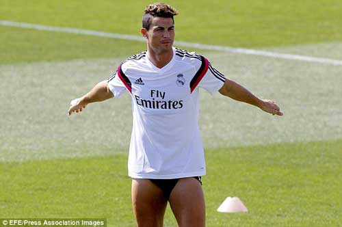Bale khoe cơ bắp không kém Ronaldo - 4