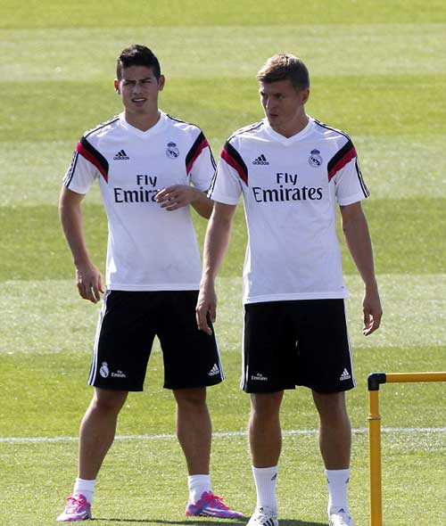Bale khoe cơ bắp không kém Ronaldo - 5