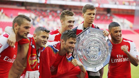 Bình luận Arsenal: Chơi dao đứt tay